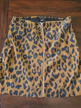 Have Leopard-Print Zip Mini Skirt in Brown and Black Size Small